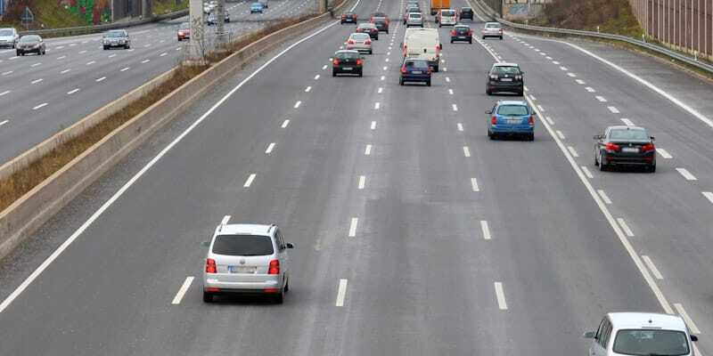 Abu Dhabi: Slow Drivers to Pay Fines 120 Kph Minimum Speed Road